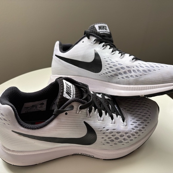 Nike Shoes - Nike Black and White Zoom Pegasus 34 Athletic Sneakers, size 8